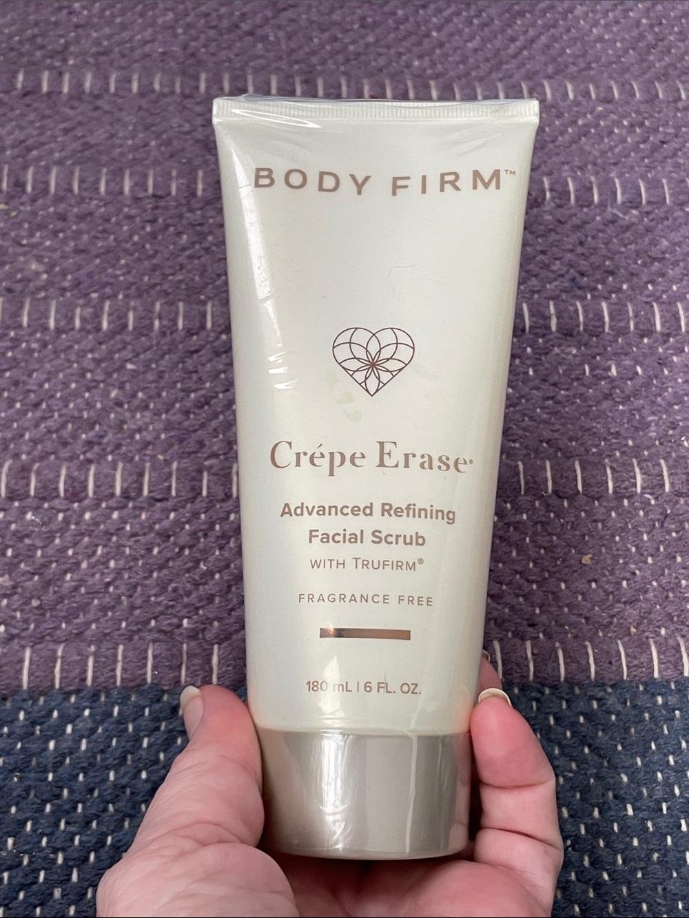 Crêpe Erase Advanced Refining Facial Scrub - White